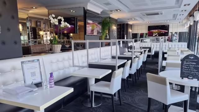 La Brasserie OM Café